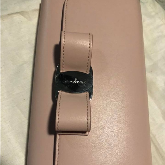 Salvatore Ferragamo WOC /Cross body clutch - Picture 2 of 5